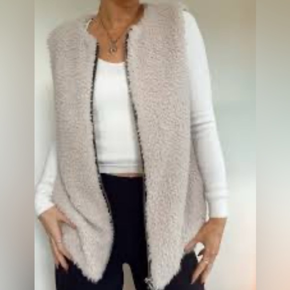 Wildfred Sherpa Vest - Picture 1 of 6